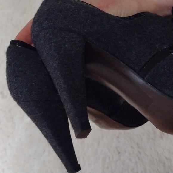 Stuart Weitzman Wool and Patent Leather Lace Up Oxford Heel Booties Size 7 1/2 - Picture 4 of 12